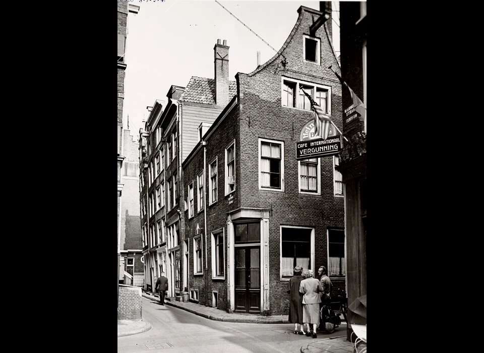 Nieuwebrugsteeg 15, achterhuis Sint Olofspoort 9 (1955)