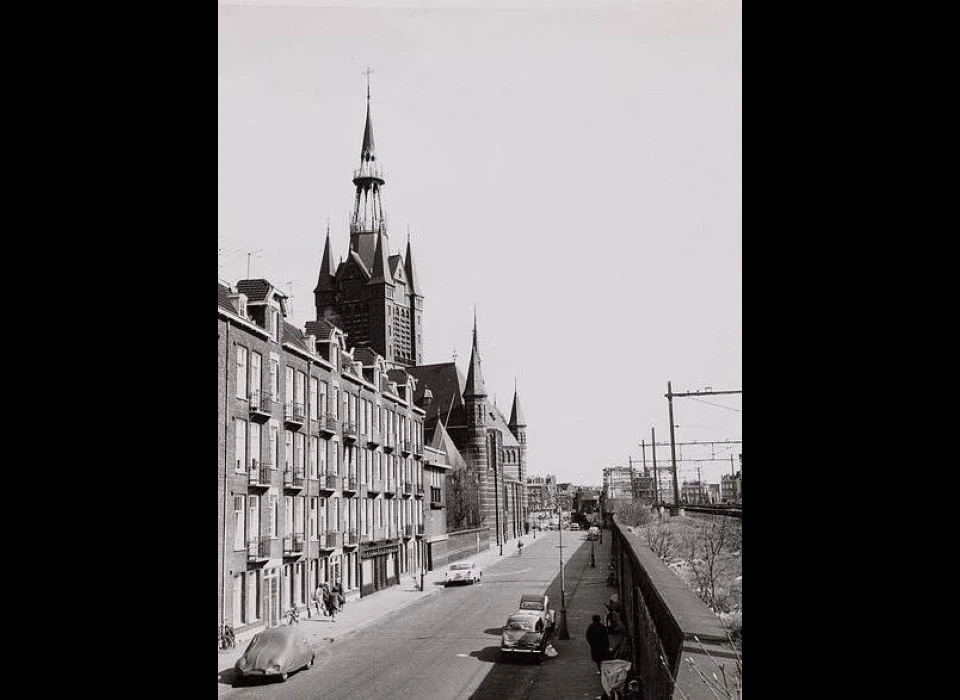 Zaanstraat naar Maria Magdalenakerk (1965)
