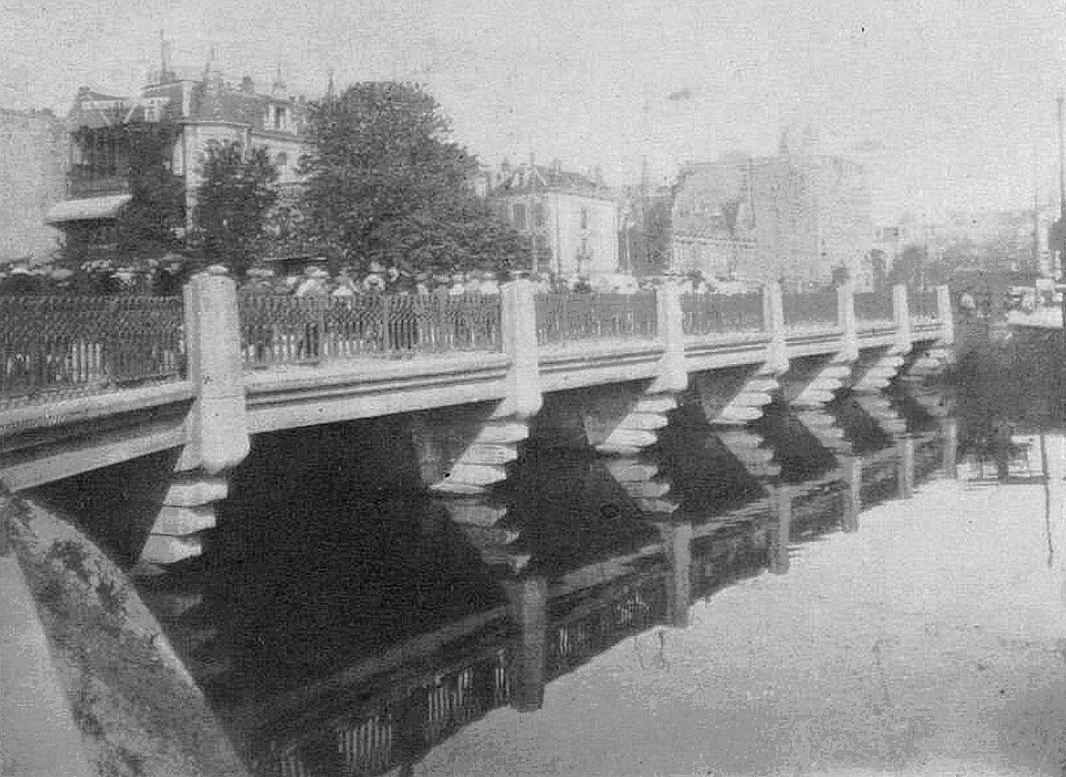 Brug Weesperpoort van Joan van der Mey, uitkragende pijlers (1930)