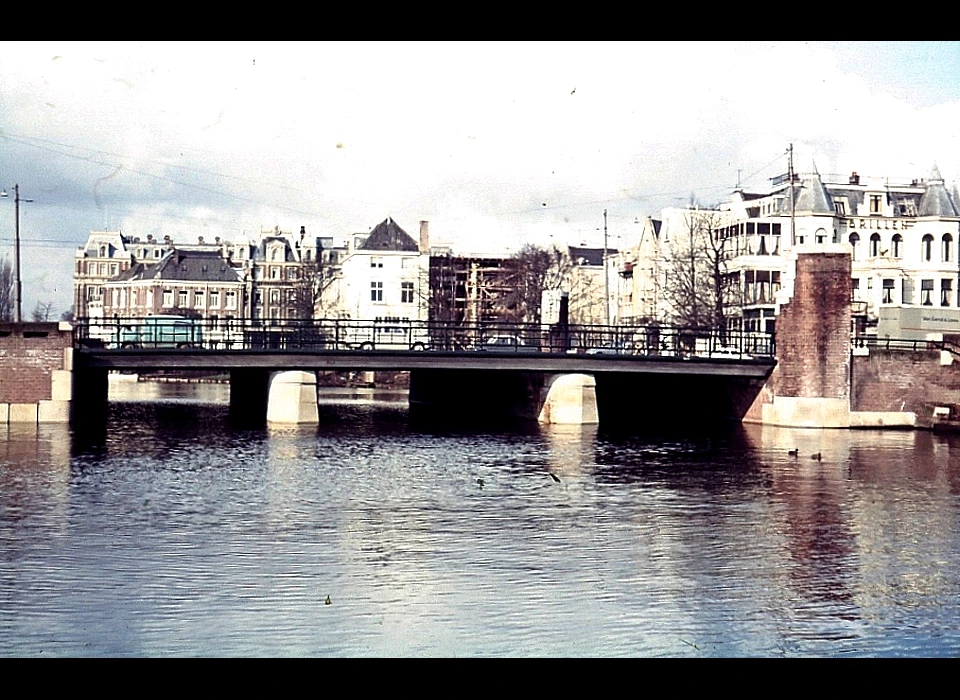 Brug Weesperpoort van Piet Kramer (1966)