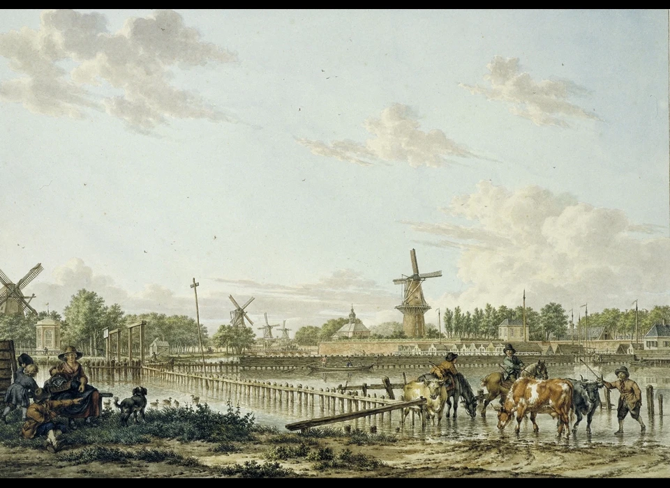 Vanaf paardenwed aan de Weesperzijde. In het midden de Utrechtsepoort tussen v.l.n.r. de molens De Rode Haan op het bolwerk Ouderkerk, De Hoop op het Reguliersbolwerk, De Wetering op het bolwerk Wetering en De Groen op het bolwerk Westerblokhuis. (Jacob Cats, 1764)