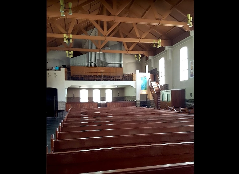 Zaaiersweg 180-182 Kerk van The Holy Family kerkzaal naar orgel (2015)